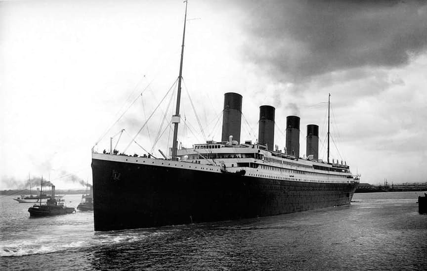 Ngày 14/4/1912, tàu Titanic huyền thoại đâm vào tảng băng trôi dẫn đến thảm họa chìm tàu ở vùng biển Đại Tây Dương. Phải đến năm 1985, người ta mới tìm thấy xác tàu Titanic do nó nằm quá sâu dưới biển.  Phát hiện gây sốc này khiến nhiều người ngỡ ngàng.